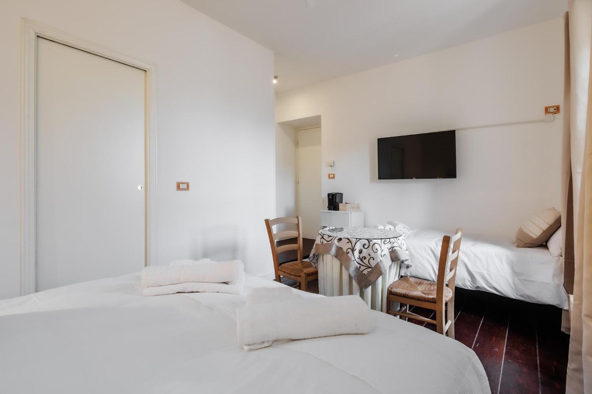 La Torretta Bed and Breakfast Tuscania Exteriör bild